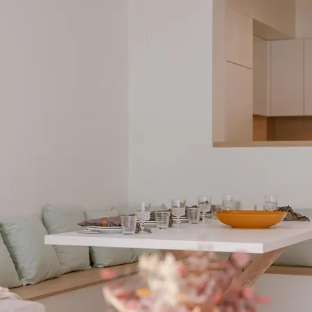 Huswell - Beachside For Four At Apartment *